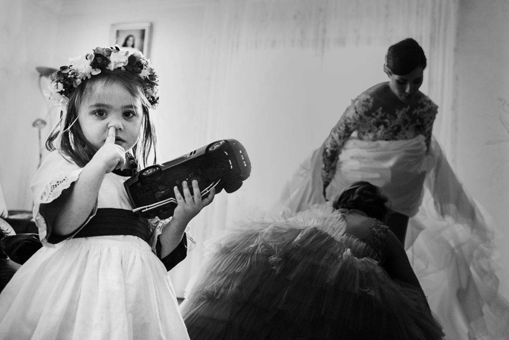 fotos naturales de ni&ntilde;os en bodas